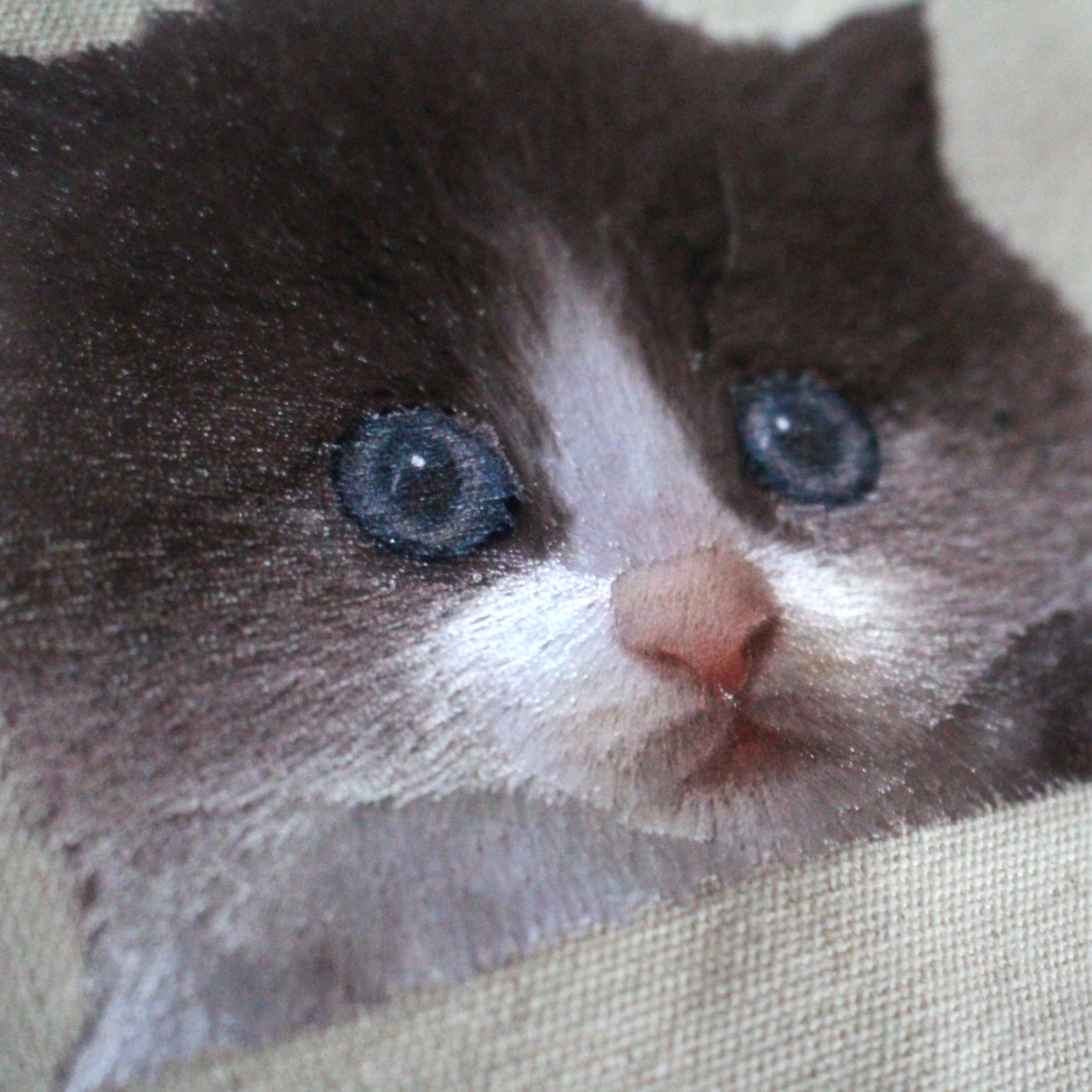 マンチカンの生刺繍作品、みーこちゃんの表情を再現